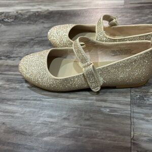 Girls size 2 gold sparkly flats